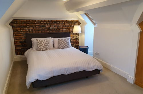 Photo 5 - Stylish 3 Bed Apartment in Bristol