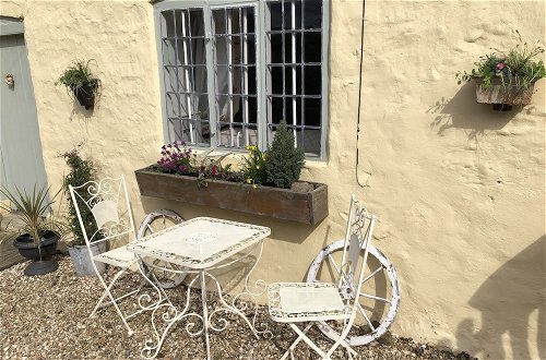 Photo 21 - Impeccable 3-bed 17th Century Luxury Cottage