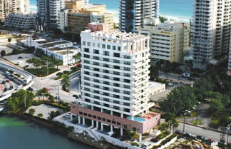 Foto 1 - Kitchenette & Valet Parking With a Balcony in Miami Beach