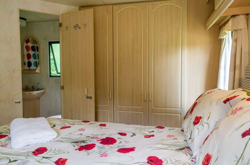 Photo 3 - Tadpole Retreat:sleeps 4, Kitchen, Bathroom&lounge