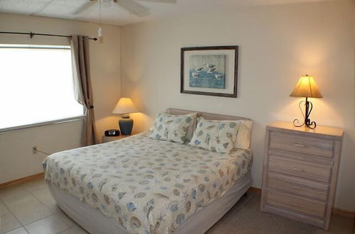 Photo 3 - Pet Friendly, 2 Bed, Pool, Tennis Court - Pelican Inlet B214