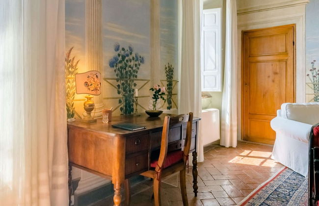 Romantic Getaway With Views - Photo 15