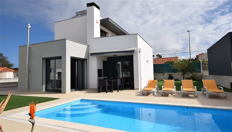 Photo 1 - Lavish Villa in Foz do Arelho With Private Pool