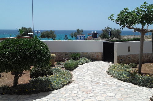 Foto 41 - Villa Solare con piscina fronte mare