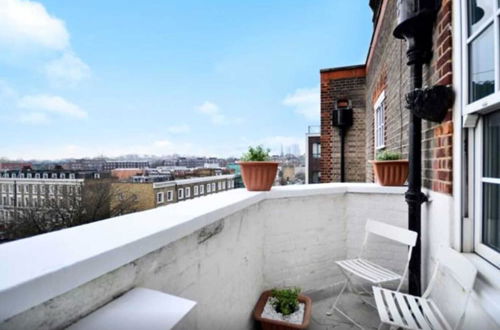 Photo 7 - Stylish 2 Bed Between Camden Town & Primrose Hill