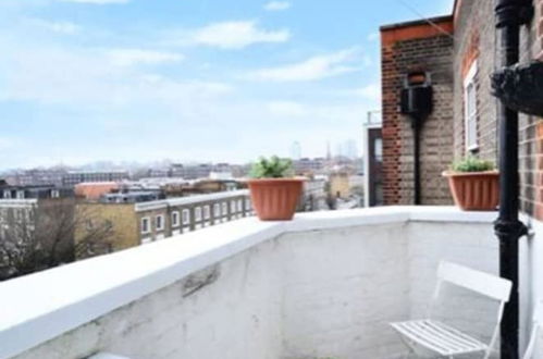 Photo 6 - Stylish 2 Bed Between Camden Town & Primrose Hill