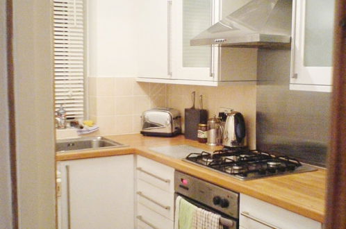 Photo 3 - Stylish 2 Bed Between Camden Town & Primrose Hill