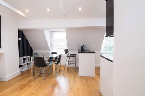 Photo 4 - Contemporary 1 Bedroom Flat in Fulham near The Thames