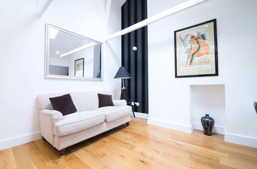 Photo 7 - Contemporary 1 Bedroom Flat in Fulham near The Thames