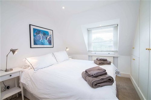 Photo 2 - Contemporary 1 Bedroom Flat in Fulham near The Thames