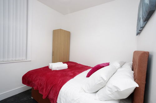 Photo 20 - Kirkstall Serviced Apartments Leeds