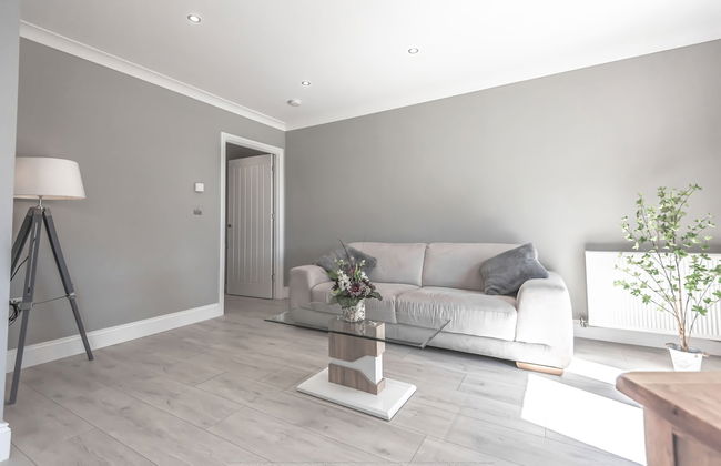 Lovely 1-bed Cottage in Kelty With Hot Tub - Photo 5