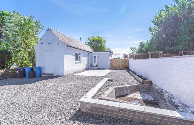Lovely 1-bed Cottage in Kelty With Hot Tub - Photo 11