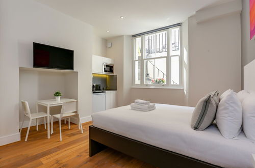 Photo 5 - Queensborough Terrace Service Apartments by Concept Apartments