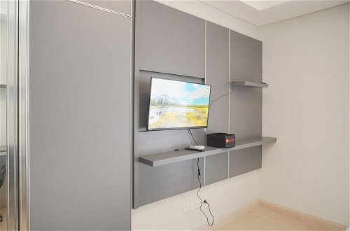 Photo 6 - Minimalist And Nice Studio At Gold Coast Apartment