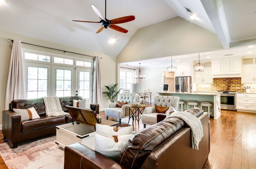 Foto 16 - Stylish Hephzibah Home w/ Fire Pit & Theater Room