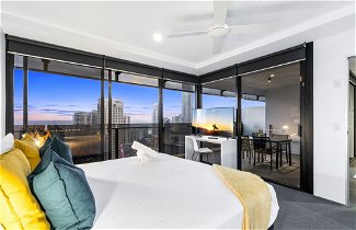 Photo 3 - 1Bed Ocean - Circle on Cavill - Wow Stay