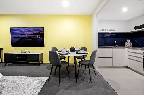 Photo 19 - 1Bed Ocean - Circle on Cavill - Wow Stay
