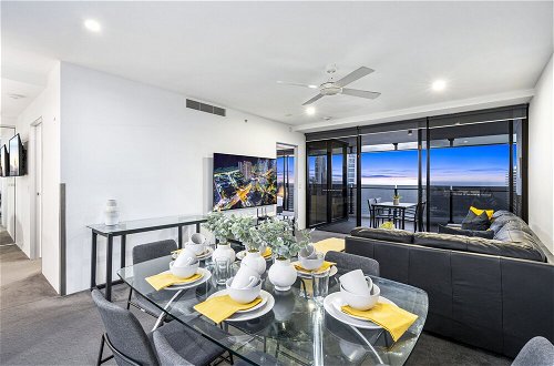 Photo 18 - 1Bed Ocean - Circle on Cavill - Wow Stay
