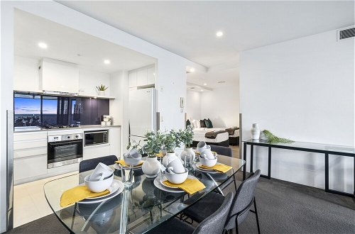 Photo 17 - 1Bed Ocean - Circle on Cavill - Wow Stay