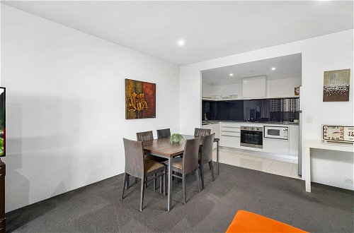 Photo 14 - 1Bed Ocean - Circle on Cavill - Wow Stay