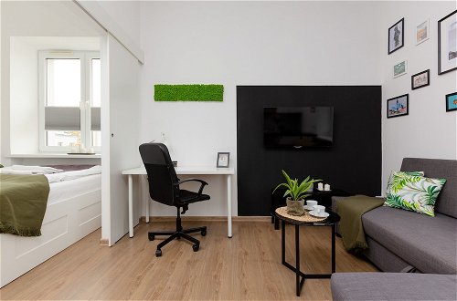 Foto 18 - Elegant & Homely Apartment by Renters
