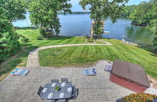 Foto 1 - Make a Big Splash in 7BR Lake Norman Home