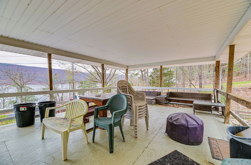 Foto 17 - Pet-friendly New York Escape w/ Deck & Lake Views