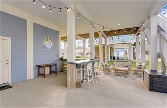 Foto 1 - Galveston Home w/ Pool Access, Walk to Beaches