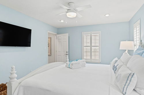 Photo 2 - Sunshine House! 3BR 2BA Sleeps 9! Your Perfect Retreat for Comfort and Style