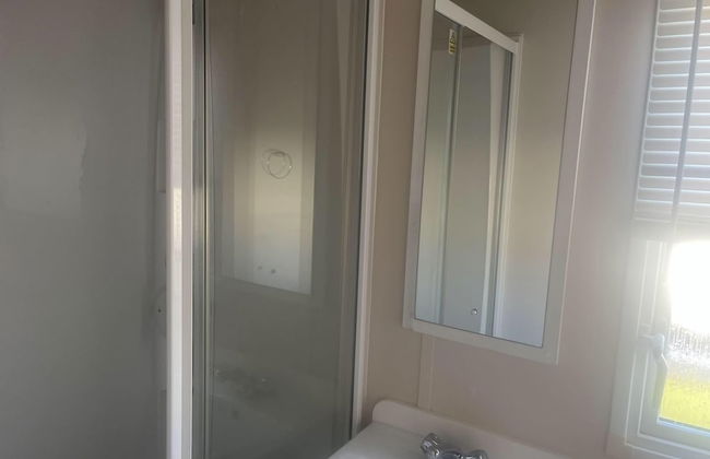 2 Bedroom Pet Free Caravan and Decking Free Wifi - Foto 8