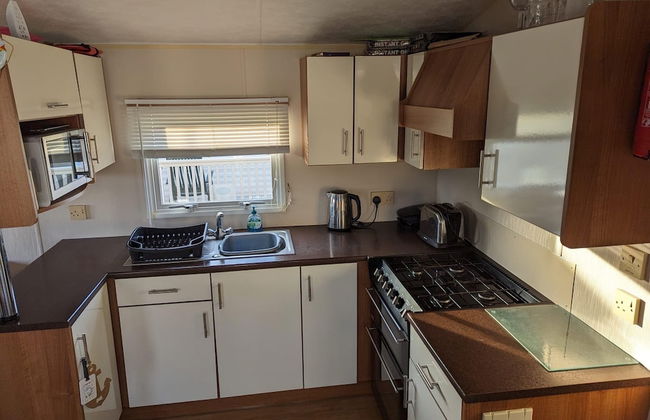 2 Bedroom Pet Free Caravan and Decking Free Wifi - Foto 5
