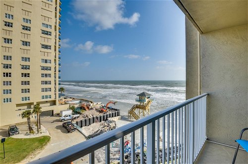 Foto 16 - Breezy Daytona Beach Studio w/ Balcony & Views