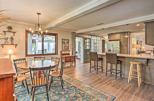 Photo 11 - Charming Summerville Home w/ Yard & Sunroom