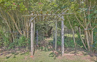 Photo 3 - Charming Summerville Home w/ Yard & Sunroom