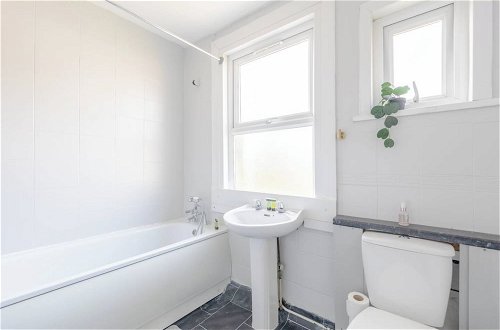 Photo 24 - Chic 3BD Flat - 5 Mins to Walthamstow Central