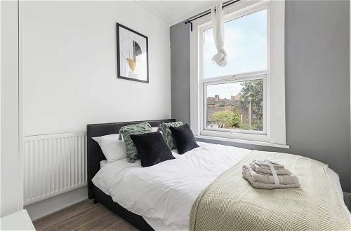Photo 11 - Chic 3BD Flat - 5 Mins to Walthamstow Central