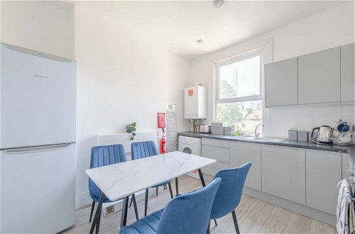 Photo 15 - Chic 3BD Flat - 5 Mins to Walthamstow Central