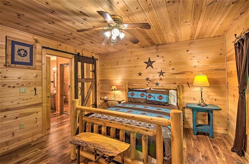 Foto 29 - Dreamy Ellijay Resort Cabin w/ Game Room & Decks