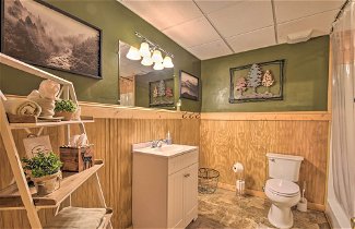 Foto 3 - Dreamy Ellijay Resort Cabin w/ Game Room & Decks
