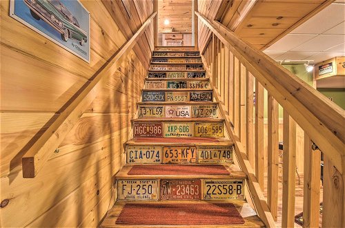 Foto 18 - Dreamy Ellijay Resort Cabin w/ Game Room & Decks