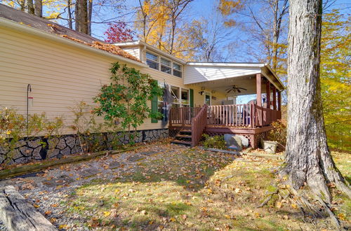 Foto 15 - Cozy Tennessee Escape w/ Porch, Grill & Fire Pit