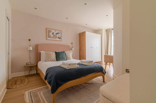 Photo 6 - Beautiful 2 Bed, 2 Bath Abode In Dulwich