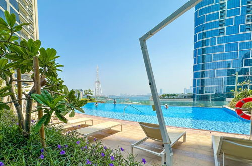 Photo 17 - Luxury StayCation - Spacious Modern Apt Overlooking The Arabian Sea