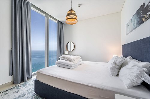 Foto 6 - Luxury StayCation - Spacious Modern Apt Overlooking The Arabian Sea