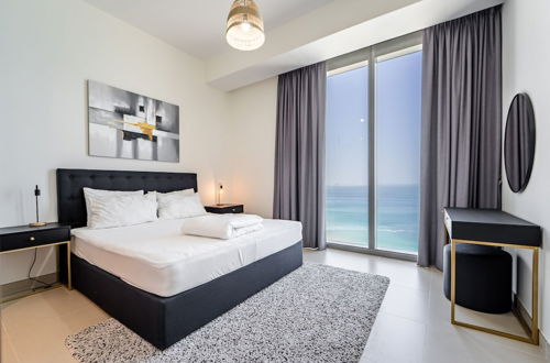 Foto 5 - Luxury StayCation - Spacious Modern Apt Overlooking The Arabian Sea