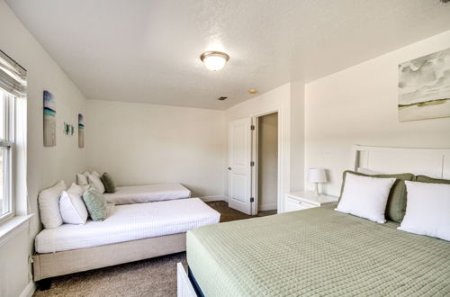 Photo 11 - Ideally Located Gulfport Condo < 1 Mi to Beach