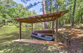 Foto 2 - Lakefront Hamilton Cabin w/ Dock & Fire Pit