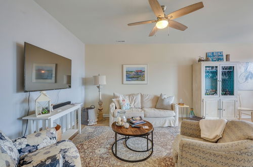 Photo 14 - Sweet Dreamin Townhome ~ 7 Mi to Beach