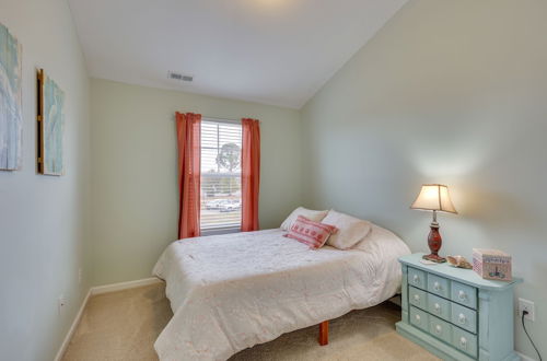 Photo 18 - Sweet Dreamin Townhome ~ 7 Mi to Beach